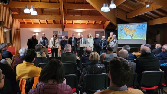 "Sols anem més ràpid però junts arribem més lluny" "Tout seul, on va plus vite, mais ensemble on va plus loin."